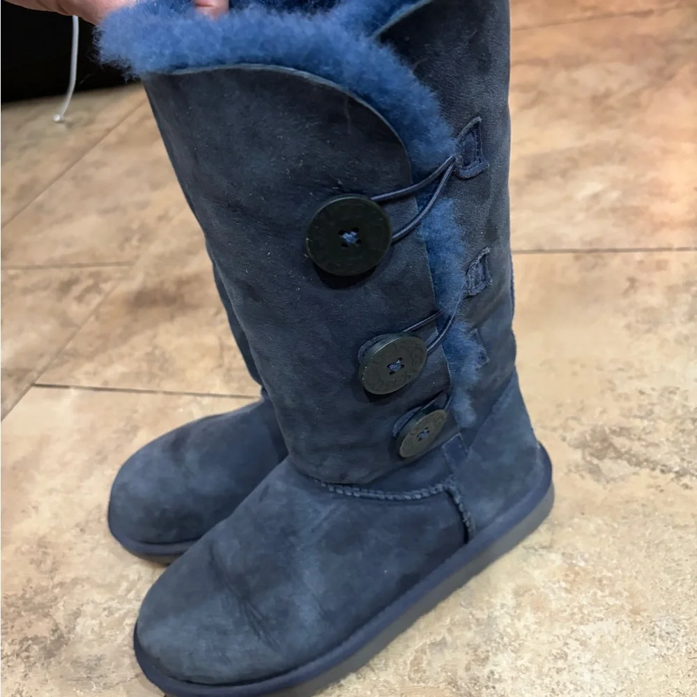 UGG Bailey Button Triplet II - Navy Blue - Size 7 (women)